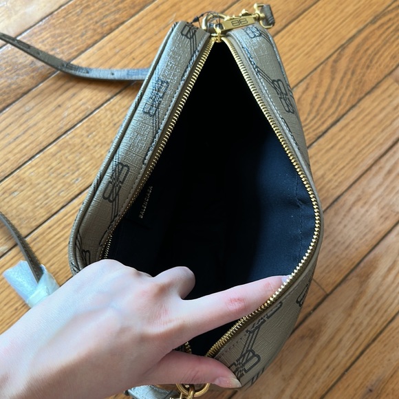 Balenciaga Crossbody (unisex) - Picture 11 of 16